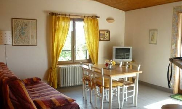 Rural lodging in the heart of the vineyards in Sarcey